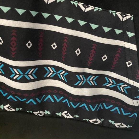 *Aztec design sweatshirt with blue sleeves - Picture 2 of 5